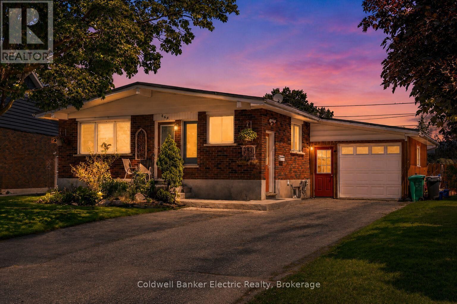 Property Photo:  668 Barbara Crescent  ON K9J 3X5 