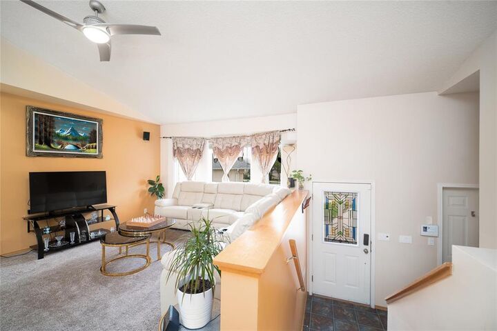 Property Photo:  55 Mount Laurel Crescent  MB R2J 4C5 
