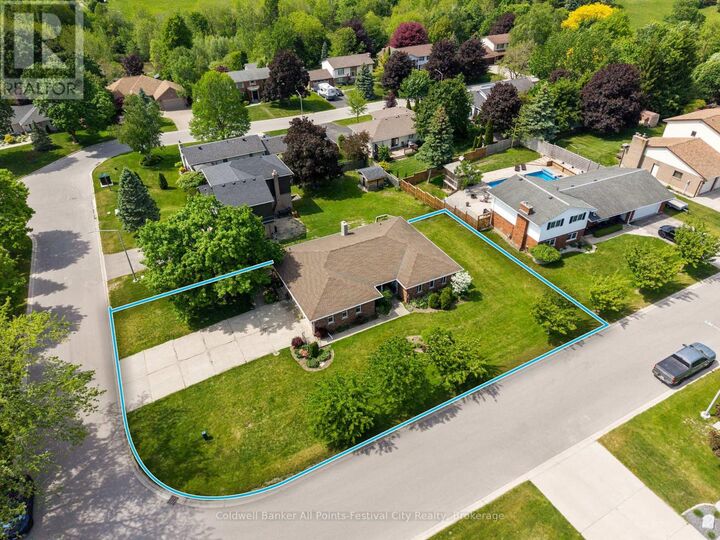 Property Photo:  30 Mohawk Crescent  ON N0M 1L0 
