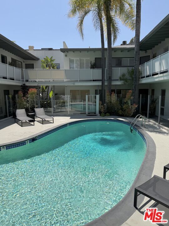 Property Photo:  1145 Larrabee St  CA 90069 
