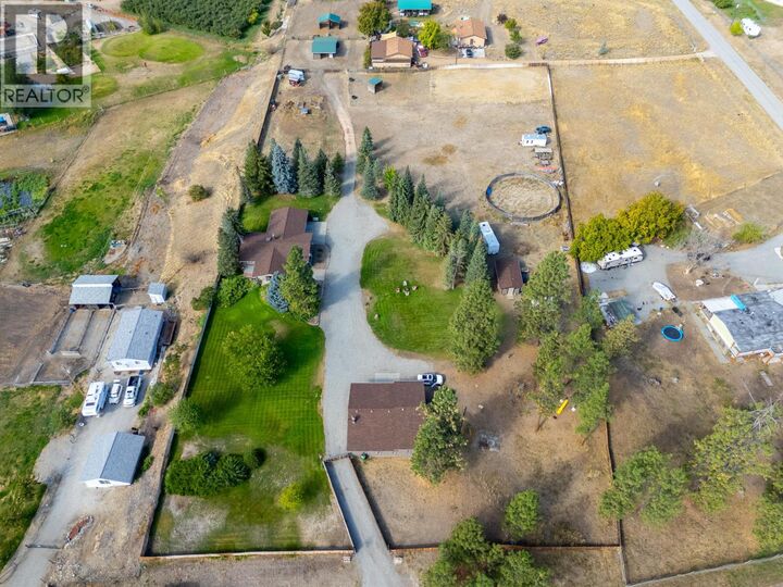 602 Johnson Crescent — photo 1