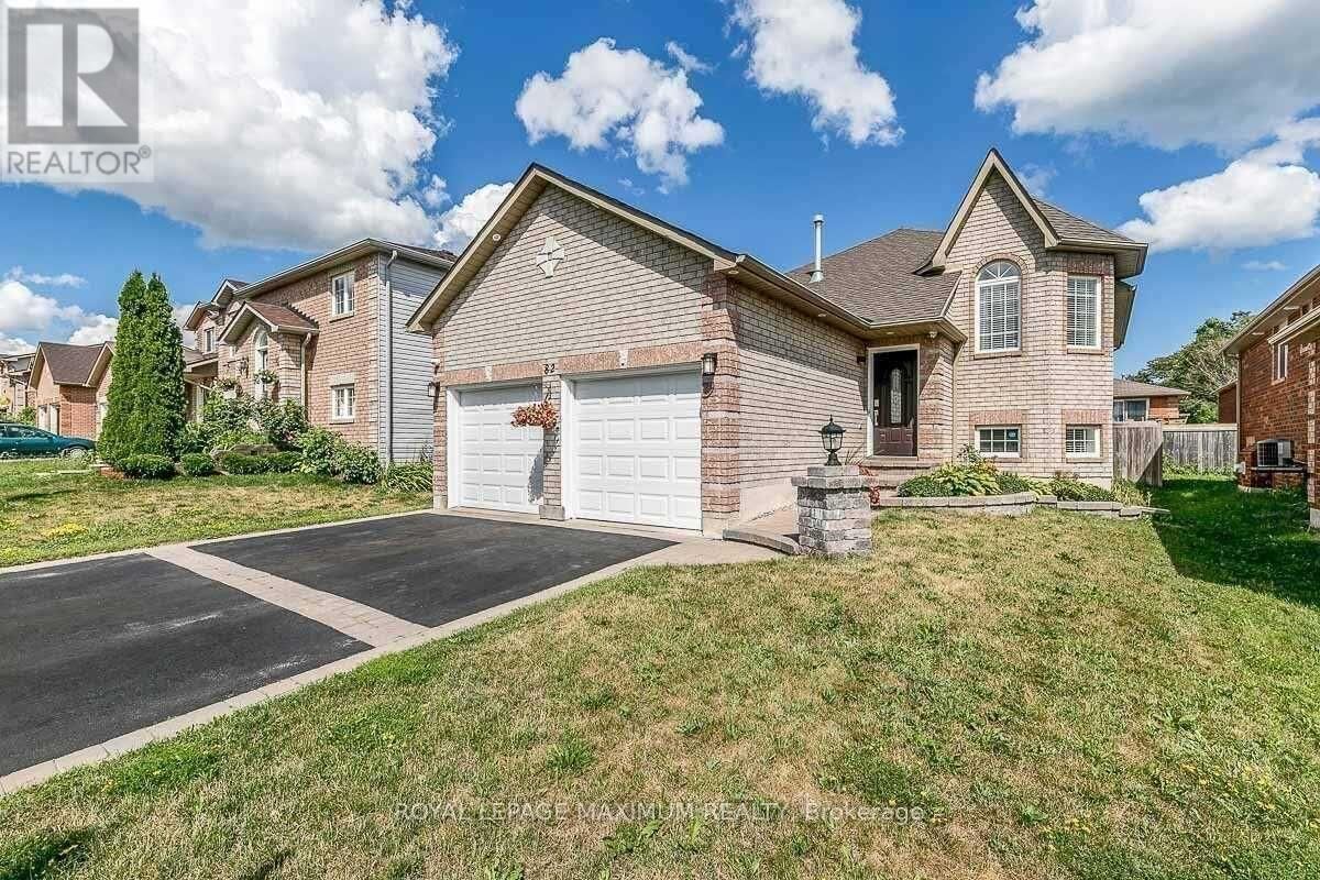 Property Photo:  82 Ambler Bsmt  ON L4M 7A6 