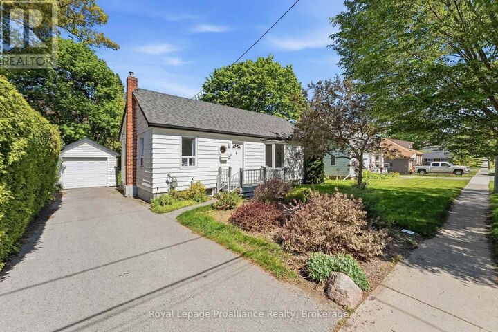 Property Photo:  29 Bramley Street South  ON L1A 3J9 