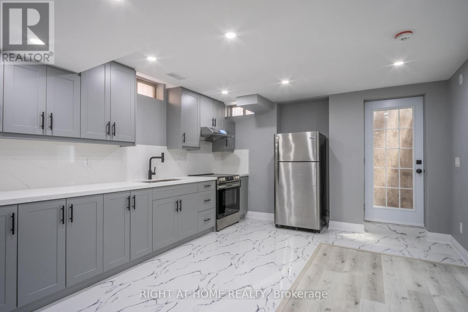Photo de la propriété:  136 Durhamview Crescent  ON L4A 1H4 