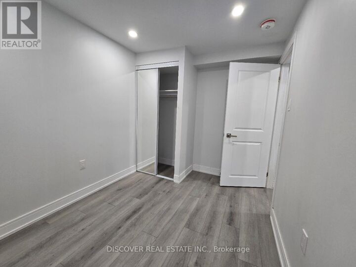 Photo de la propriété:  186 Floradale Drive  ON L5B 1G3 