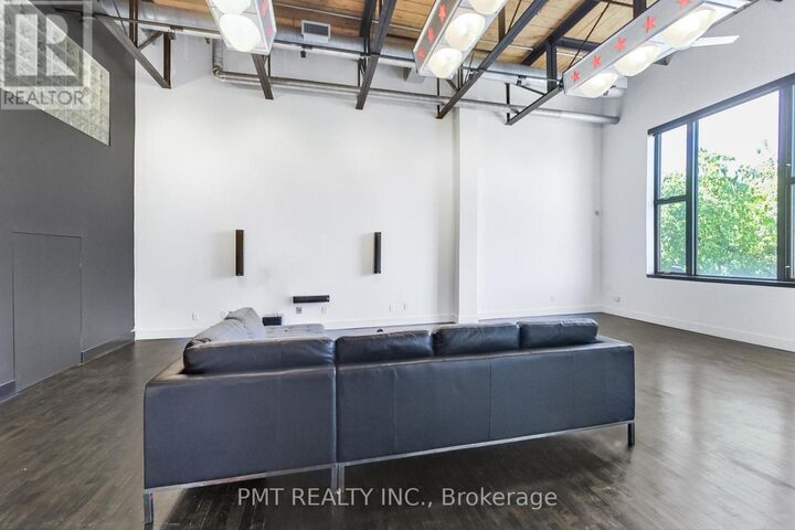Property Photo:  676 Richmond Street West 210  ON M6J 1C3 