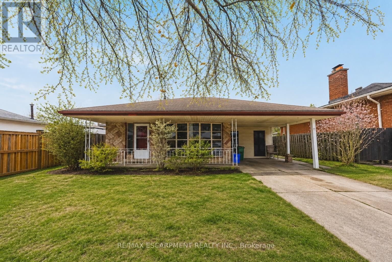 Property Photo: 71 Hoover Crescent ON L9A 3H2