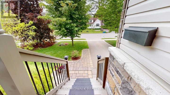 Property Photo:  19A Centre Street  ON K6V 5S6 