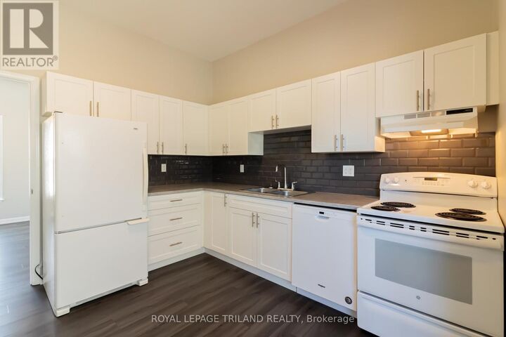 Property Photo:  