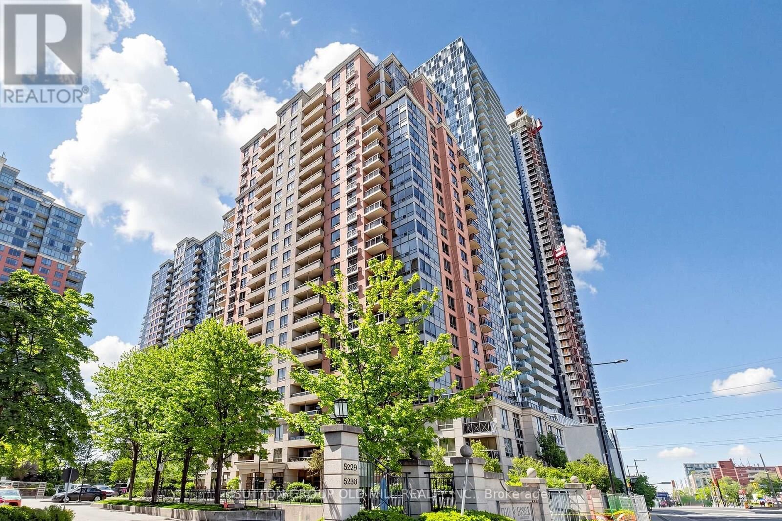 Property Photo:  5233 Dundas Street West 1716  ON M9B 6M1 