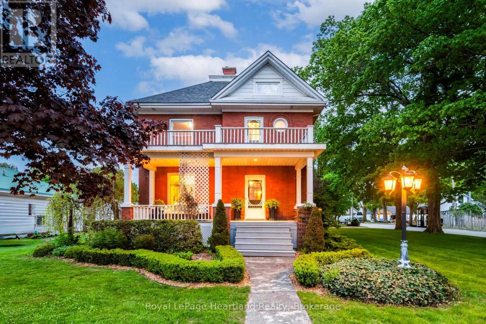 Property Photo:  202 McConnell Street  ON N0M 1H0 