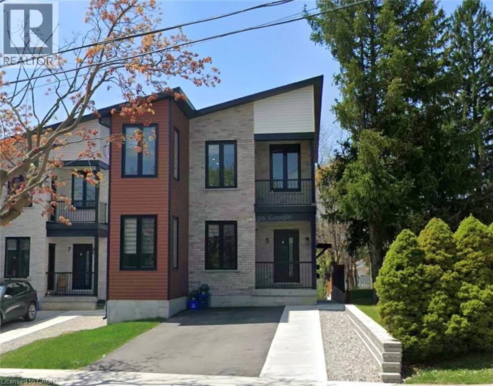 Property Photo:  5 South Drive 4  ON N2M 4B4 