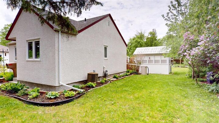 Property Photo:  136 Reid Avenue  MB R1A 0L2 