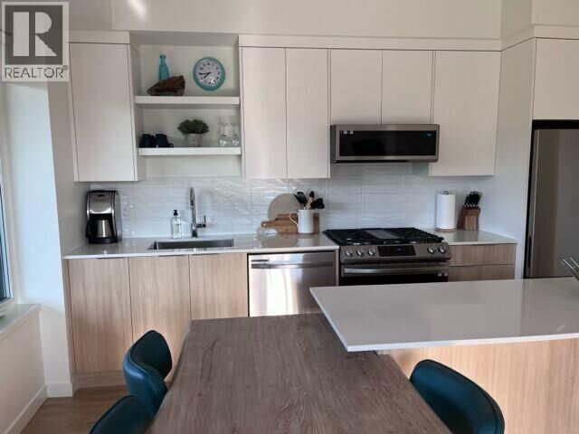 Property Photo: 417 Cedar Avenue 402 BC V1Y 4X2
