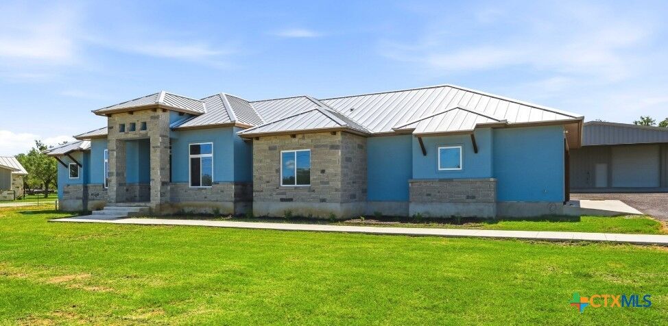 Property Photo:  731 County Road 356  TX 78101 