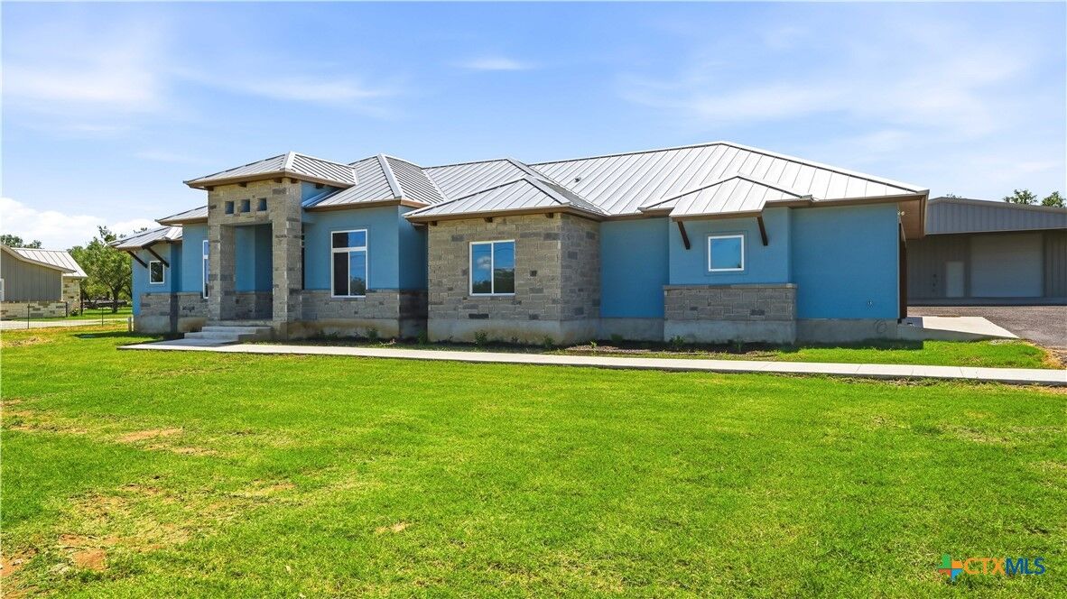 Property Photo:  731 County Road 356  TX 78101 