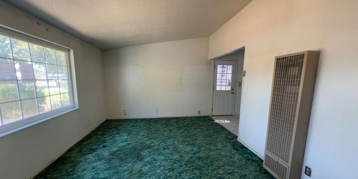 Property Photo:  1152 E Drummond Avenue  CA 93706 