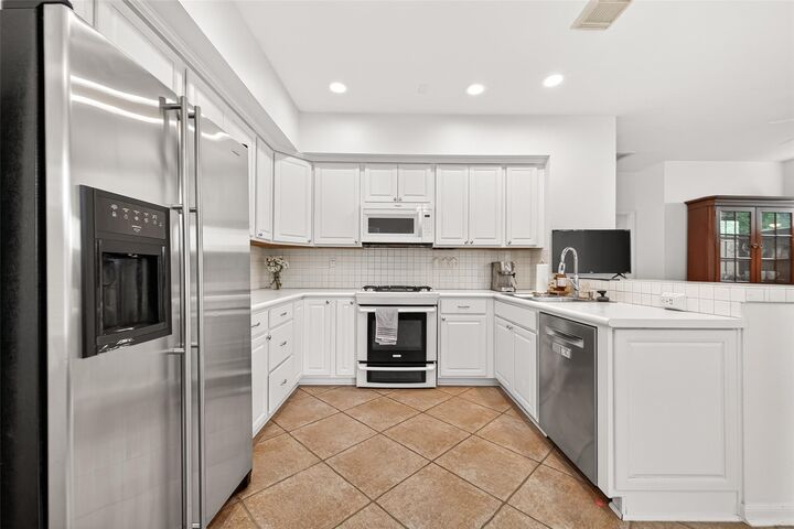 Property Photo: 22 Winter Wheat Place TX 77381