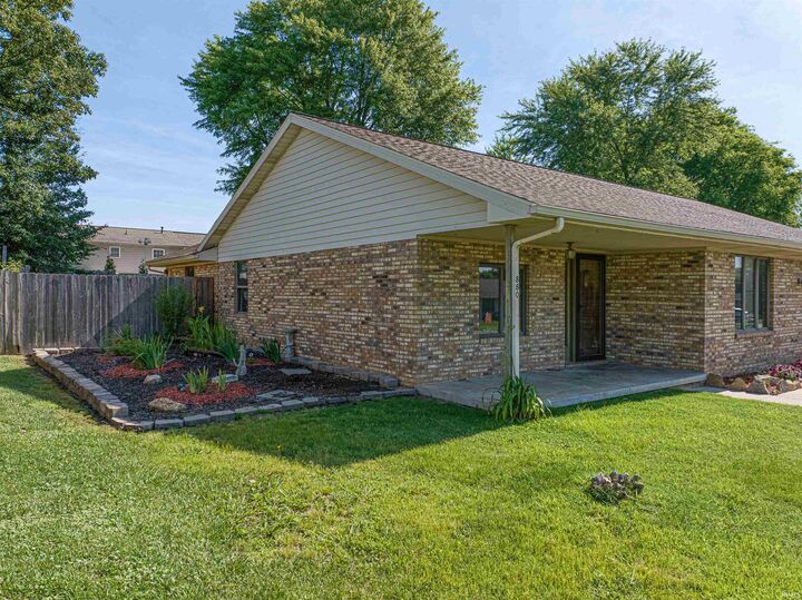 Property Photo:  8800 Idaho Drive  IN 47630 