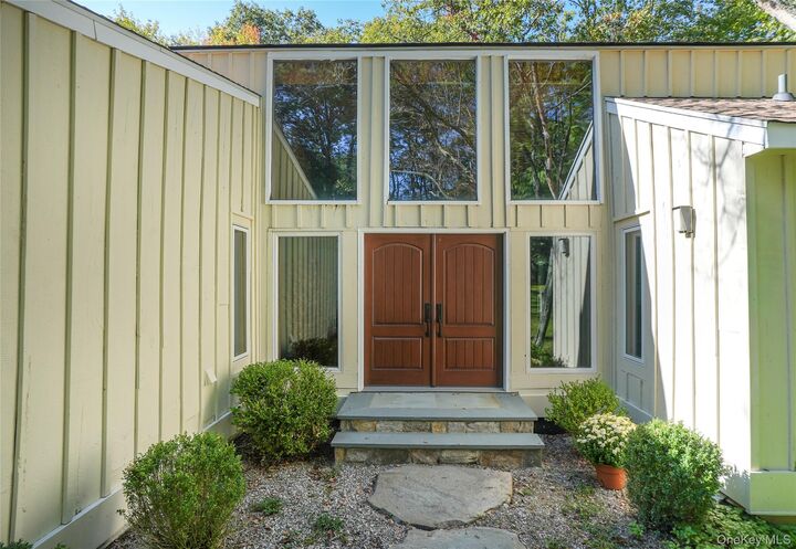 Property Photo:  22 Peters Lane  NY 10576 