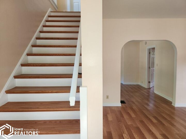 Property Photo:  326 1st Street NW  IA 50401 