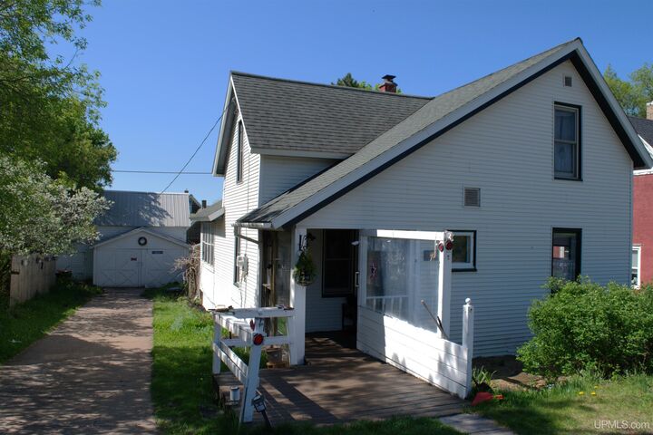 Property Photo: 726 N Lincoln Drive MI 49930