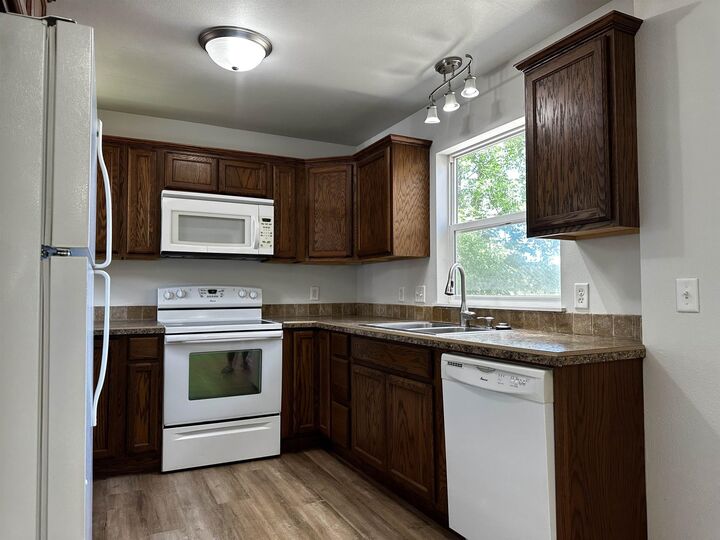 Property Photo: 509 NW 4th St ND 58703