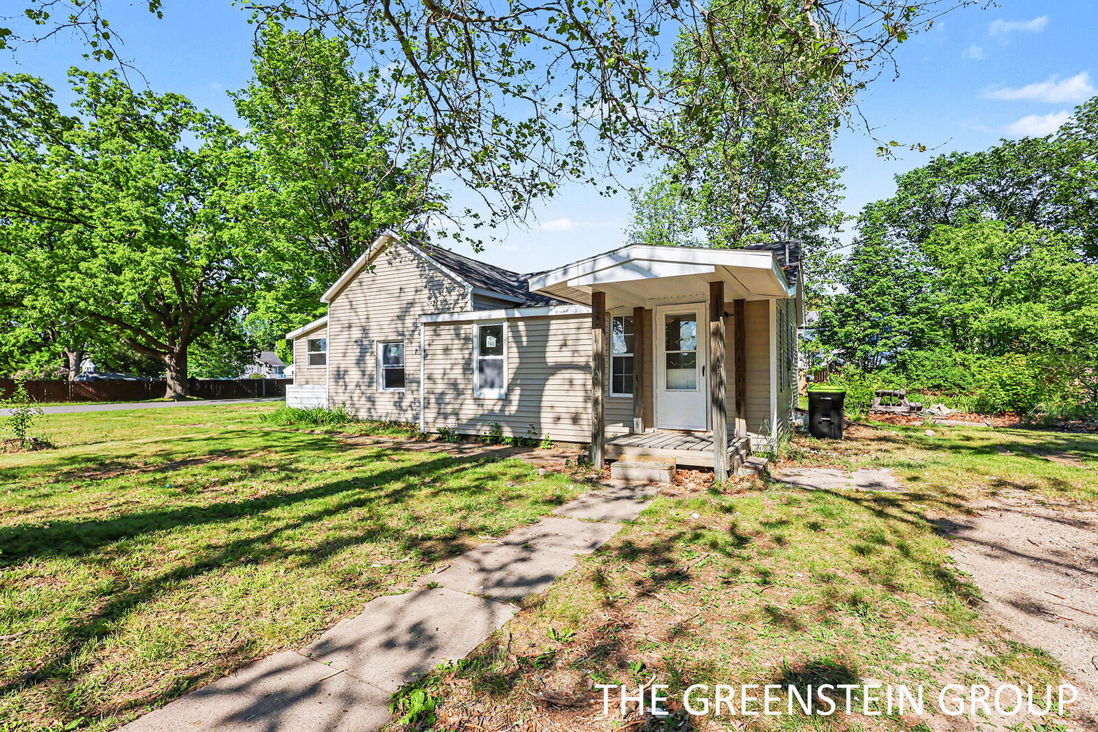Property Photo:  301 E North Street  MI 48838 