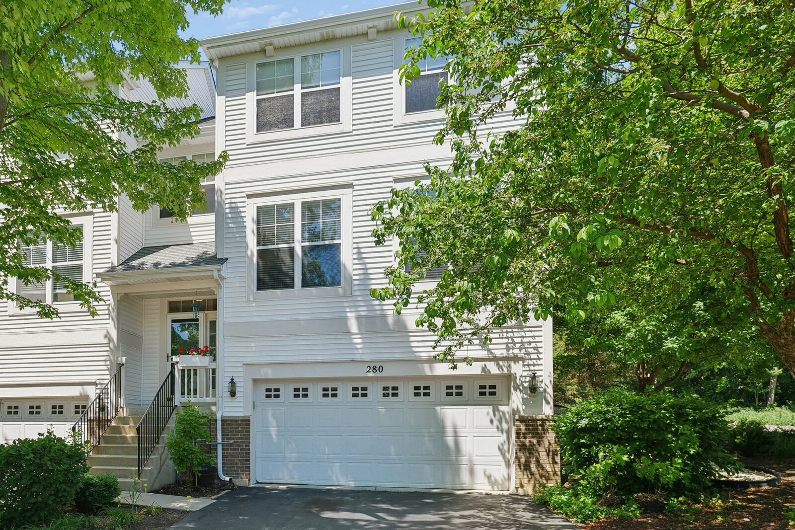 Property Photo:  280 Hickory Lane  IL 60177 