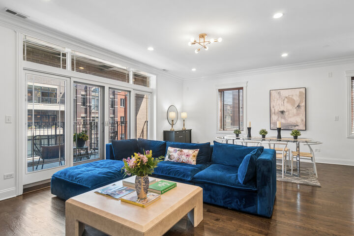 Property Photo:  1415 W Belmont Avenue 3  IL 60657 