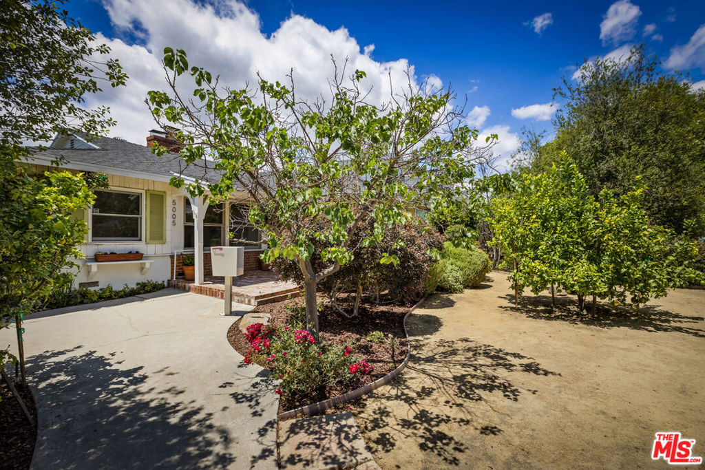 Property Photo:  5005 Varna Avenue  CA 91423 