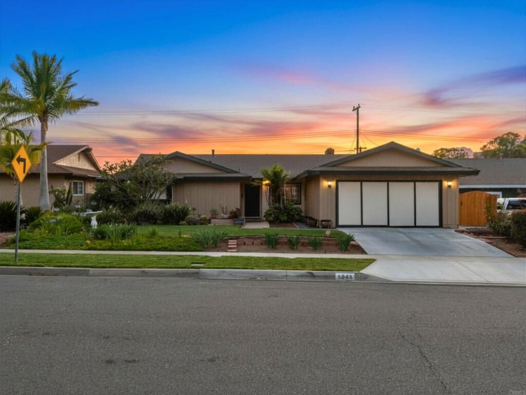 Property Photo: 2646 Larchmont Avenue CA 92705