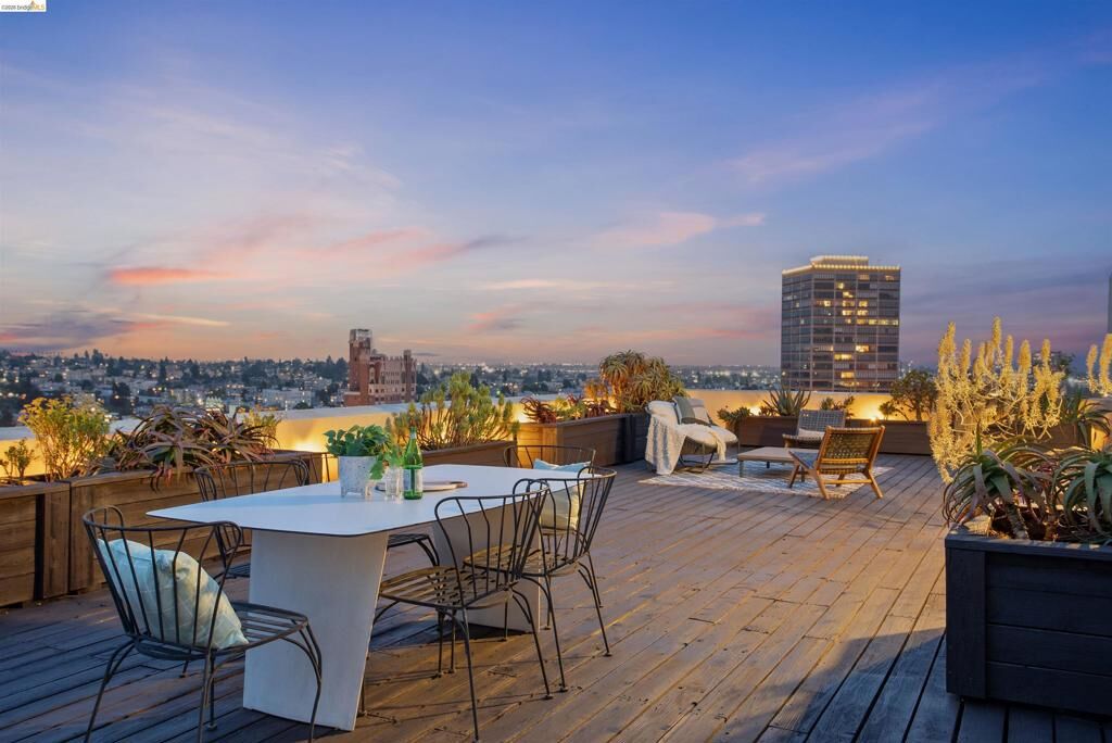 Property Photo:  320 Lee Street 1302  CA 94610 