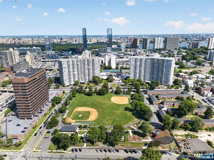 Property Photo:  2100 Linwood Avenue 3E  NJ 07024 