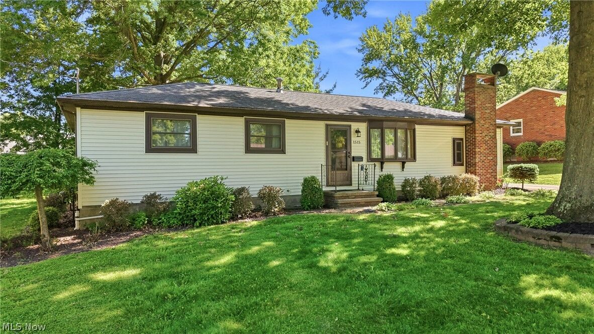 Property Photo:  1515 E 11th Street  OH 44460 