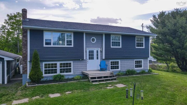 217 Lakecrest Drive — photo 1