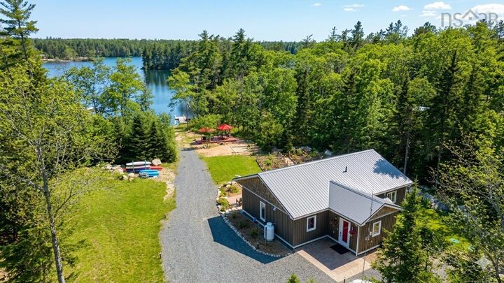 8 Alexander Avenue — photo 1