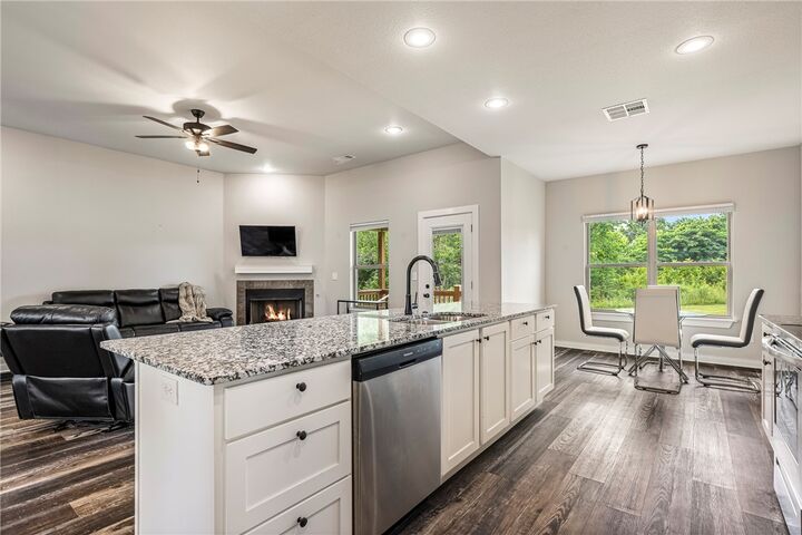 Property Photo:  48 Queensferry Lane  AR 72715 