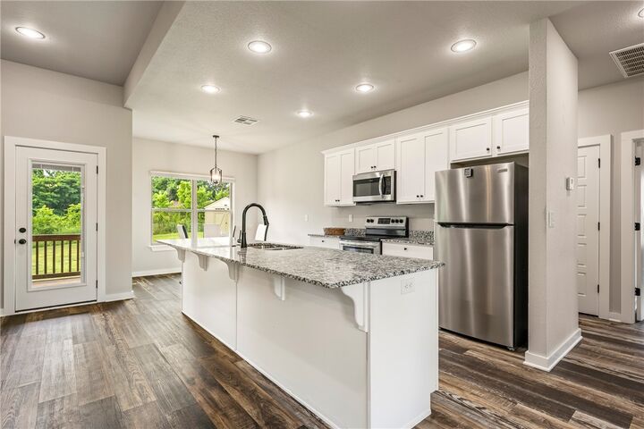 Property Photo:  48 Queensferry Lane  AR 72715 