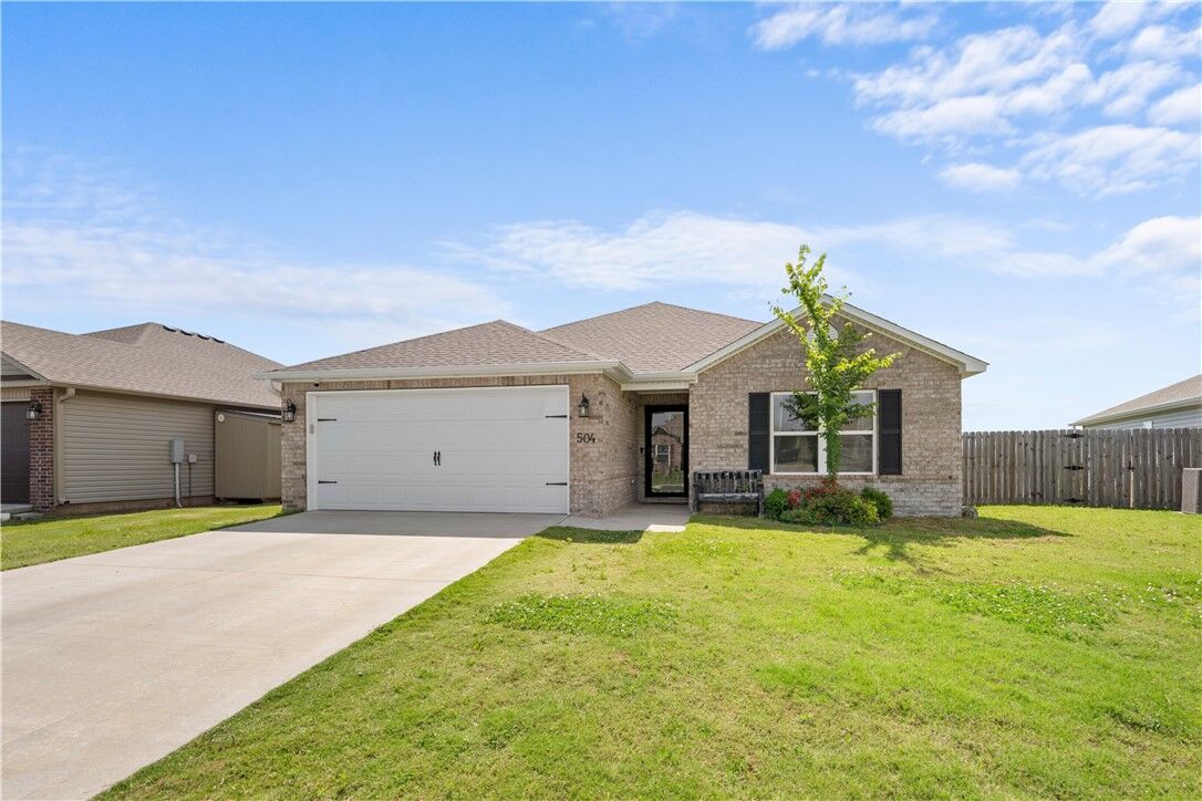 Property Photo:  504 Woodcreek Loop  AR 72745 