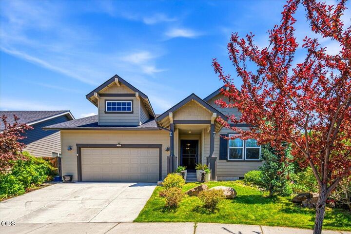 Property Photo:  270 NW 33rd Street  OR 97756 