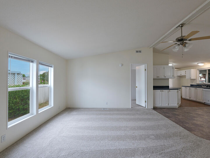 Property Photo: 3501 Avenue C Spc 15 OR 97503