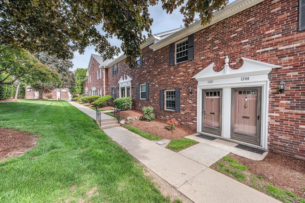Property Photo:  1207 Windsor Dr 1207  MA 01701 