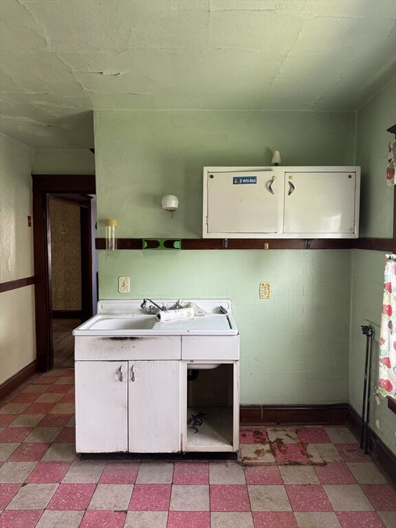 Property Photo:  220 South St  MA 01040 