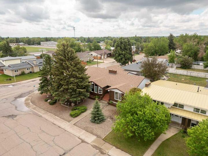 Property Photo: 2201 21 Avenue AB T1M 1J1