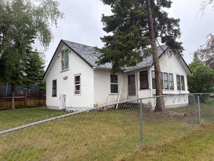 Property Photo:  4716 48 Avenue  AB T4T 1C3 