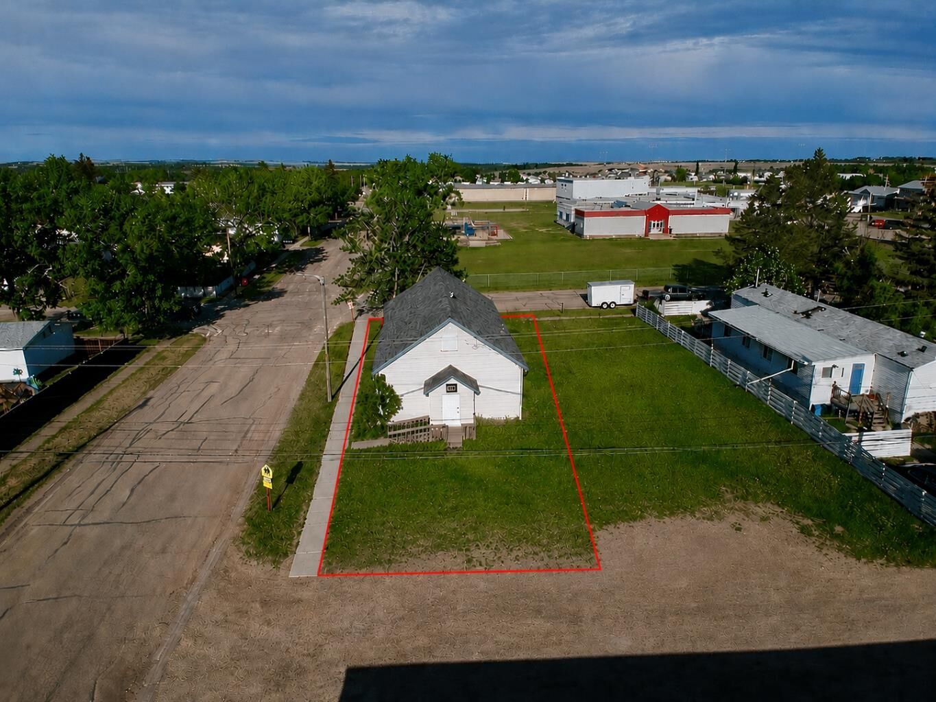 Property Photo:  9832 99 Street  AB T0H 3S0 