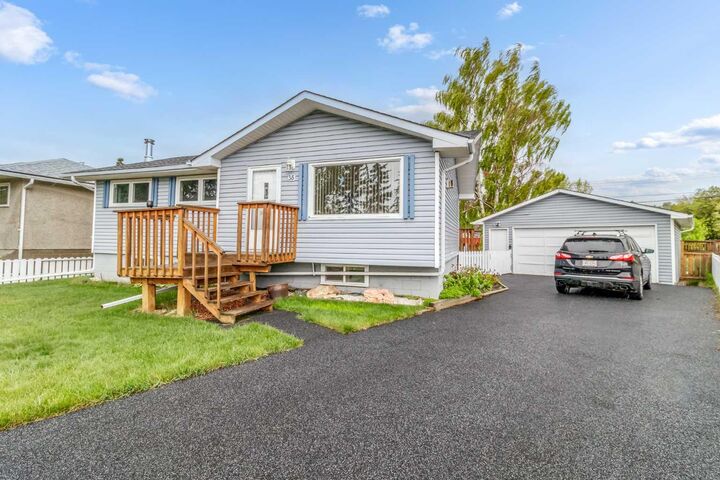 Property Photo:  35 Beaupre Crescent  AB T3B 2S9 