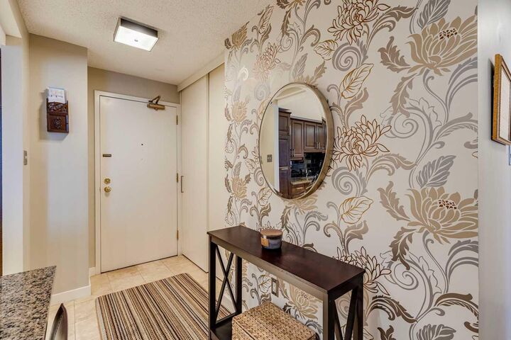 Property Photo: 133 25 Avenue SW 6E AB T2S 0K8