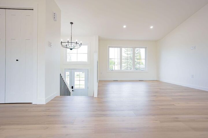 Property Photo: 1029 7 Avenue AB T9W 1H3